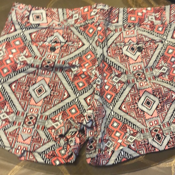 🔥INC🔥  tribal pattern shorts - Picture 3 of 3